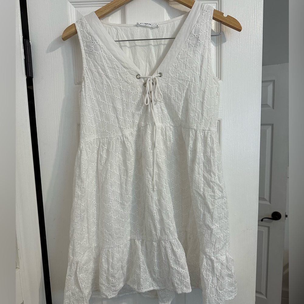 White Sleeveless Lace Dress